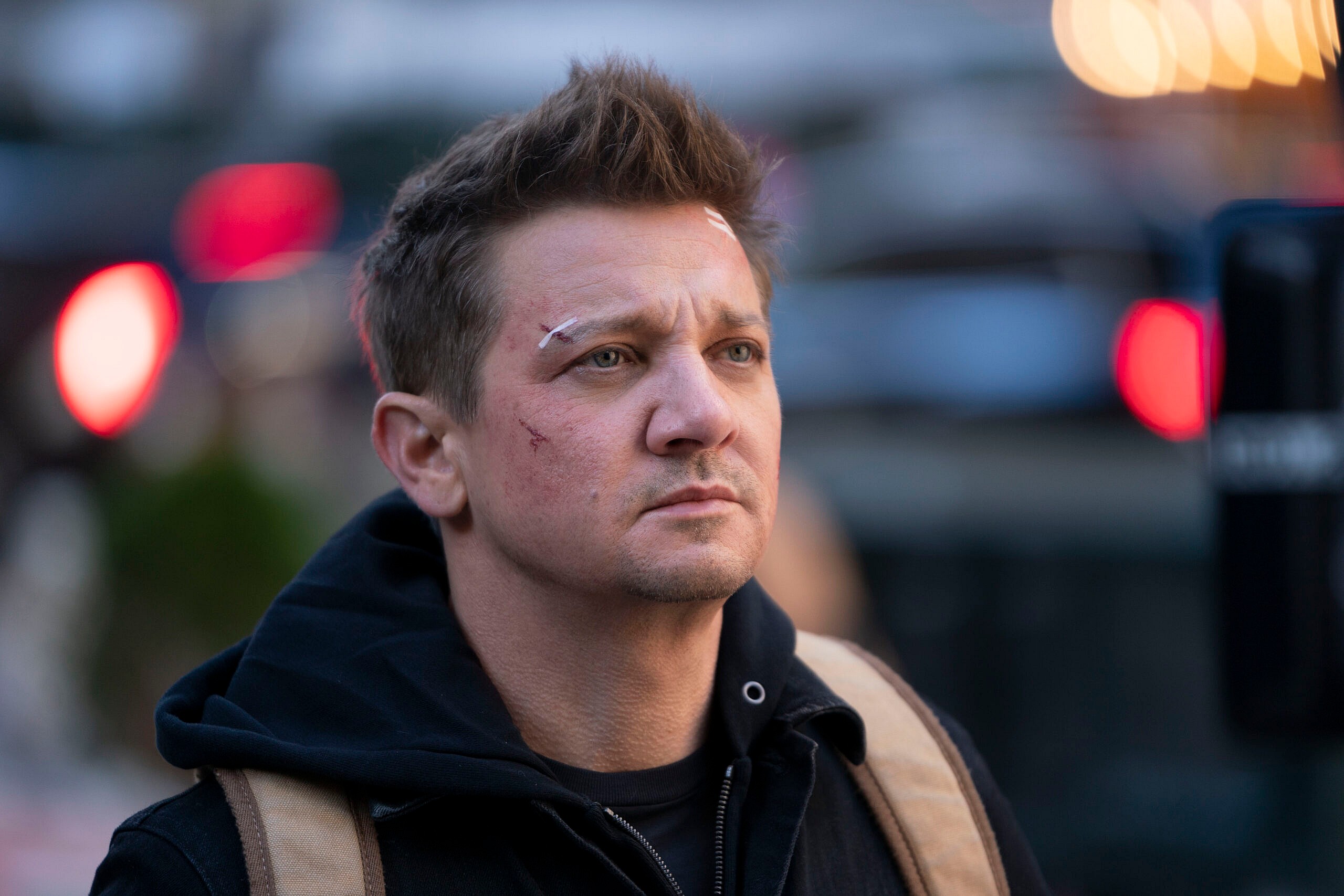 Jeremy Renner as Clint Barton/Hawkeye in Marvel Studios' HAWKEYE. Photo by Mary Cybulski. ©Marvel Studios 2021. All Rights Reserved.