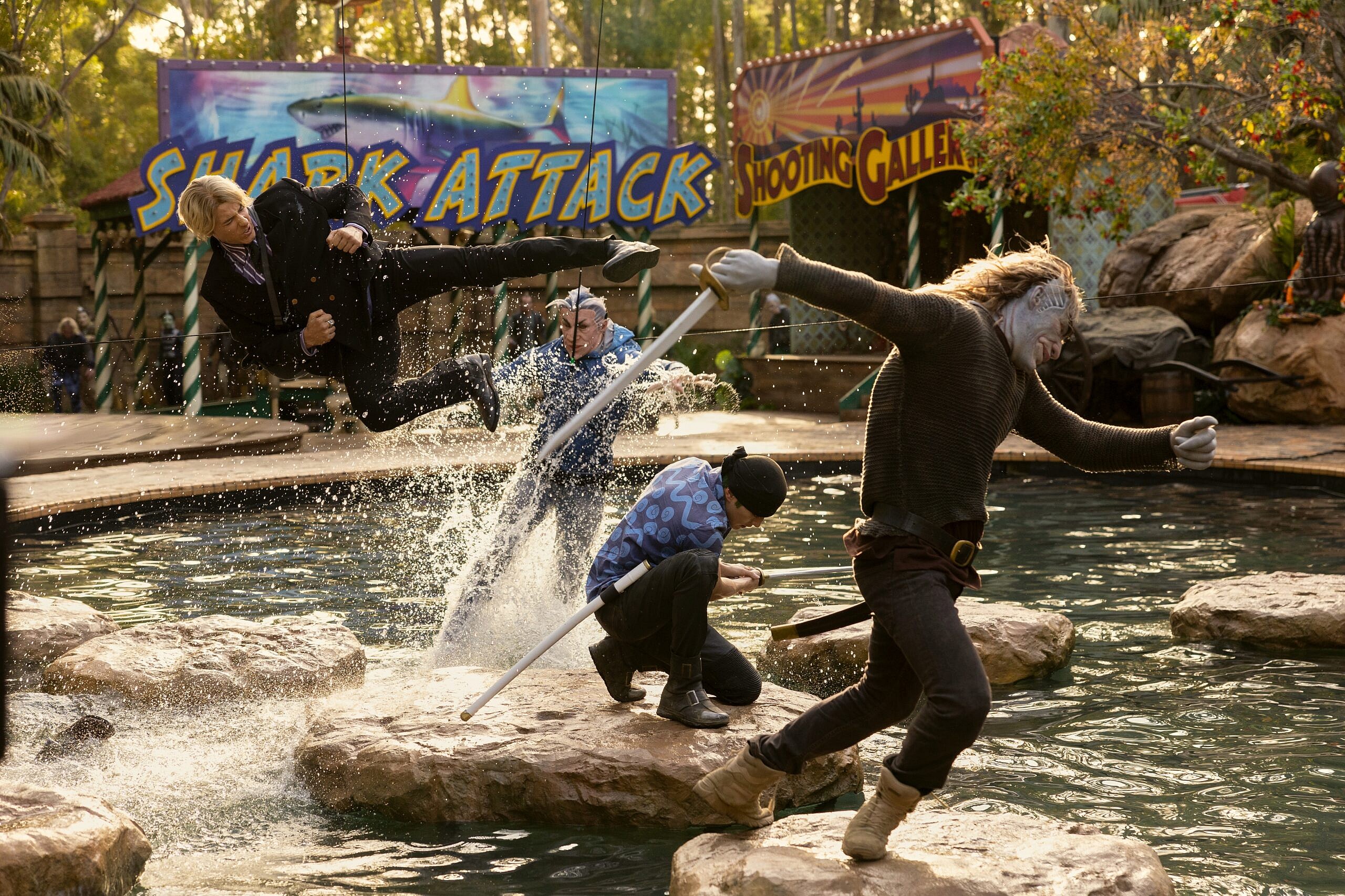 One Piece. (L to R) Taz Skylar as Sanji, Mackenyu Arata as Roronoa Zoro in season 1 of One Piece. Cr. Casey Crafford/Netflix © 2023