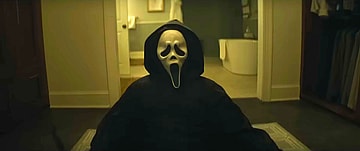 Ghostface needs a bathroom break in Scream 7 (2026), Paramount Pictures