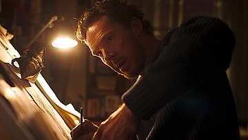 The man (Benedict Cumberbatch) seems possessed by the Crow (David Thewlis) in The Thing With Feathers (2025), Film4