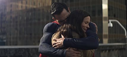 Superman (Tyler Hoechlin) learns Lois (Elizabeth Tulloch) has cancer in Superman and Lois S3E2