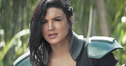 Cara Dune (Gina Carano) checks if coast is clear, The Mandalorian S2E7 (2020), Disney Lucasfilm