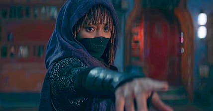 Mae (Amandla Stenberg) prepares to defend herself from Sol (Lee Jung-jae) in The Acolyte Season 1
