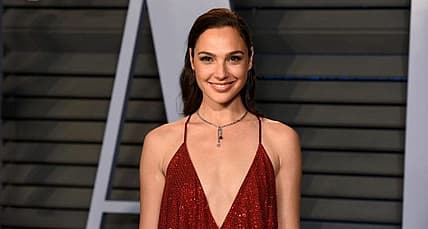 Gal Gadot Reveals Wonder Woman's New Look For Wonder Woman 1984!