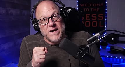 Adam Sessler on Call of Duty: Modern Warfare II (2022) in Xplay video