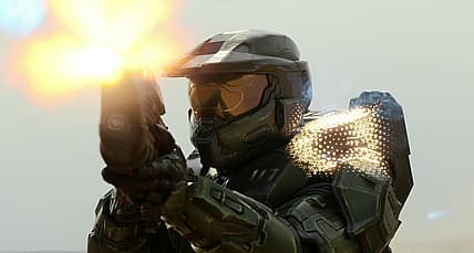 Master Chief fires while armor shield regenerates in Halo Season 1 Episode 1 "Contact" (2022)