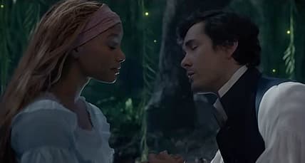Prince Eric (Jonah Hauer-King) kisses Ariel (Halle Bailey) in The Little Mermaid (2023), Disney