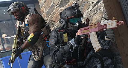 Horangi and Hutch ready to make a move with fancy gun skins in Call of Duty: Modern Warfare II