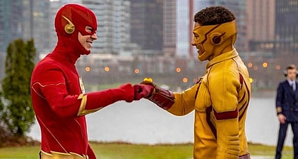 Flash and Kid Flash fist bumbp