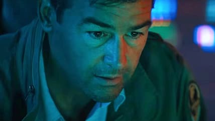 Kyle Chandler can't believe his eyes in Godzilla King of the Monsters (2019), Legendary Pictures