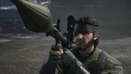 Naked Snake (David Hayter/Akio Ōtsuka) taking aim with his good eye in Metal Gear Solid Δ: Snake Eater (2025), Konami.