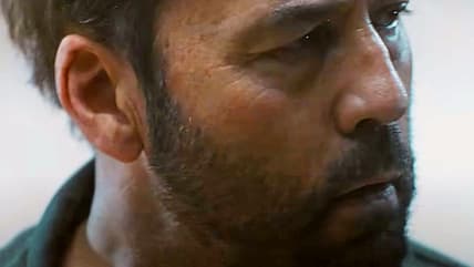 Jeremy Piven gives his full attention in Primitive War (2025), Sparke Films