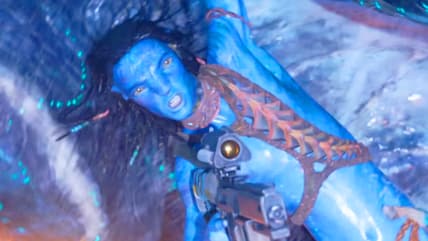 Jake Sully (Sam Worthington) takes aim at the RDA's assault forces in Avatar: Fire and Ash (2025), 20th Century Studios