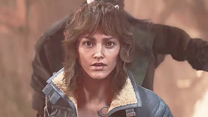 Kay Vess (Humberly González) about to receive help from ND-5 (Jay Rincon) in Star Wars Outlaws