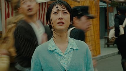 Noriko Ōishi (Minami Hanabe) is awestruck by Godzilla's presence in Godzilla Minus One (2023), Toho