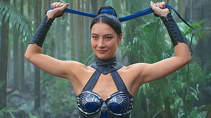 Kitana undoes hair tie to use ribbon as weapon against Jade in Mortal Kombat II (2025), Warner