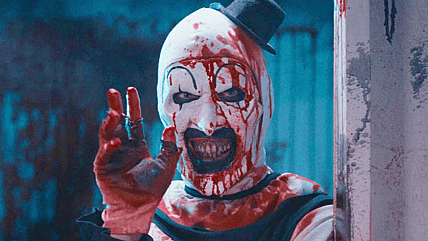 Art the Clown (David Howard Thornton) waves good-bye to Sienna (Lauren LaVera) in Terrifier 2 (2022), Screambox