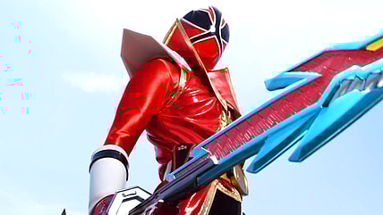 Takeru Shiba (Tori Matsuzaka) activates Hyper Mode with the help of the Kyoryumaru in Samurai Sentai Shinkenger the Movie: The Fateful War (2009), Toei Co. Ltd.