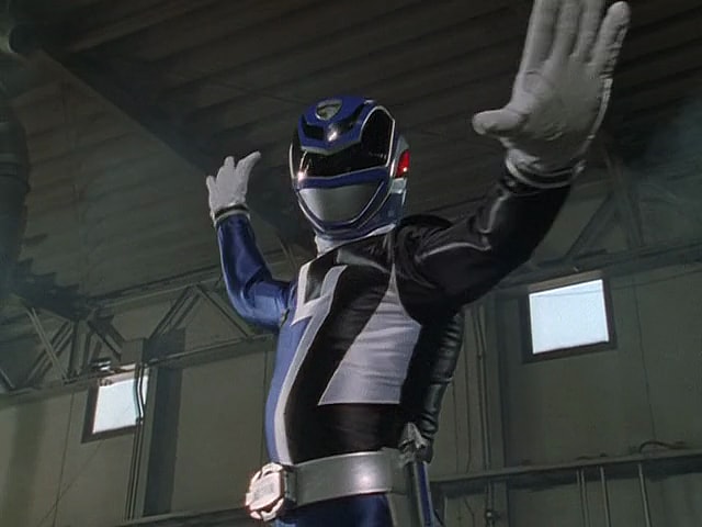Houji Tomasu (Tsuyoshi Hayashi) makes his debut as DekaBlue in
Tokuso Sentai Dekaranger Episode 1 "Fireball Newcomer" (2004), Toei Co. Ltd.