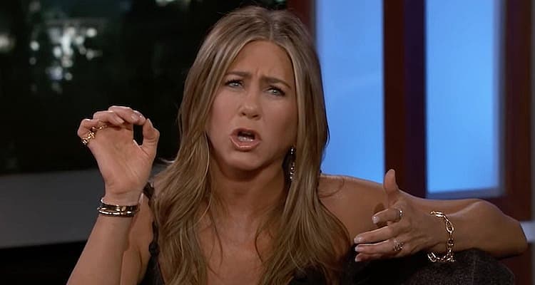 Friends Star Jennifer Aniston Reveals She Has Unfriended "A Few People" Over Their COVID-19