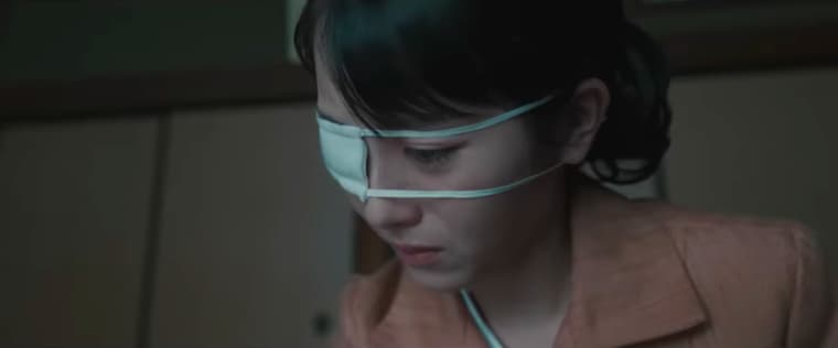 Noriko (Minami Hamabe) keeps an eye on her kid in Godzilla Minus Zero (2026), Toho Co. Ltd.
