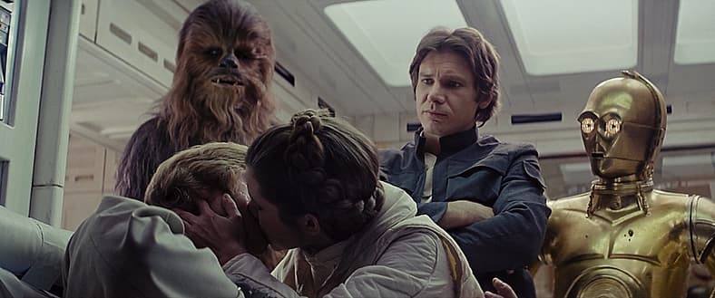 Princess Leia (Carrie Fisher) kisses Luke Skywalker (Mark Hamill) in The Empire Strikes Back