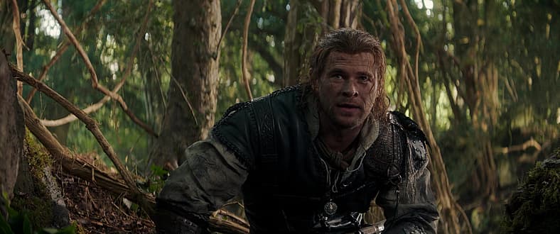 Eric (Chris Hemsworth) catches his breath in The Huntsman: Winter's War (2016), Universal Pictures