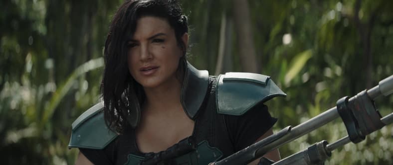 Cara Dune (Gina Carano) checks if coast is clear, The Mandalorian S2E7 (2020), Disney Lucasfilm