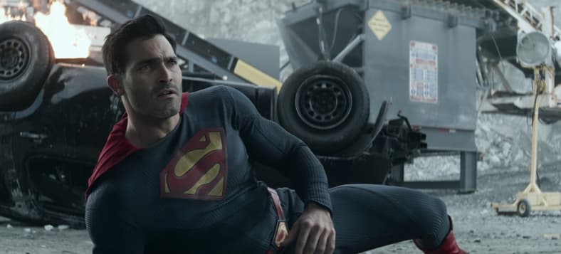 Superman (Tyler Hoechlin) confused after fight with Bizarro Superman in Superman and Lois S2E3 "The