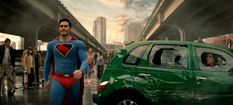 Superman (Tyler Hoechlin) introduces himself to the world in Superman & Lois Season 1 Episode 1 "Pilot" (2021), Warner Bros. Television