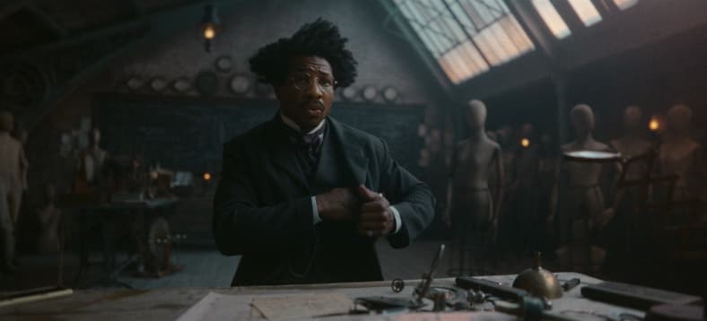 Victor Timely (Jonathan Majors) confronts Miss Minutes (Tara Strong) in Loki S2E3 "1893" (2023)