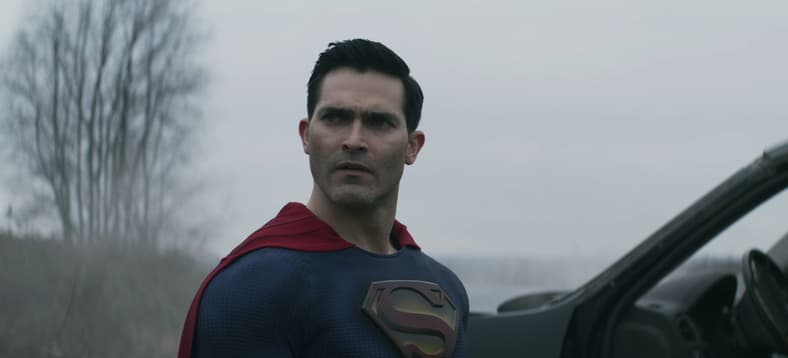 Superman (Tyler Hoechlin) disappointed in Jordan's (Alex Garfin) superhero attempt in Superman &