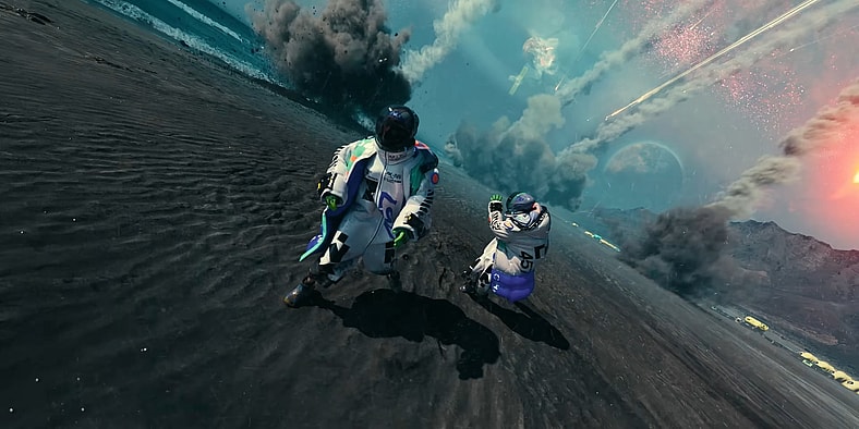 A pair of colonists run from a Pfhor attack in Marathon (2025), Bungie