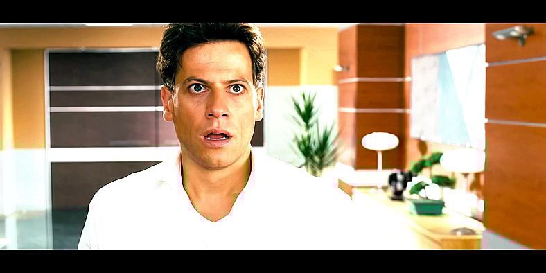 Reed Richards (Ioan Gruffudd) can't believe his eyes in Fantastic Four: Rise of the Silver Surfer (2007), 20th Century Fox
