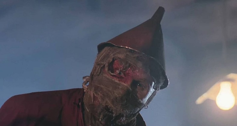 Peyton (Liam Neeson) puts on a dance number for his cat in Darkman (1990) Universal Pictures