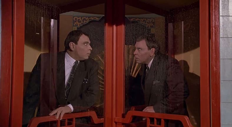 Robert Durant (Larry Drake) faces himself in Darkman (1990), Universal Pictures