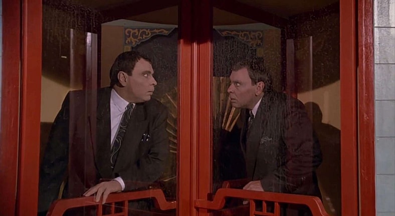 Robert Durant (Larry Drake) faces himself in Darkman (1990), Universal Pictures