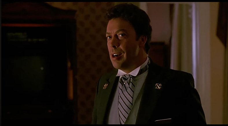 Tim Curry stalks his prey in Home Alone 2: Lost in New York (1992), 20th Century Fox