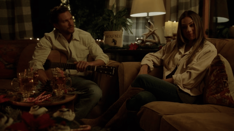 Jana Kramer as Lexie Crenshaw and Adam Senn as Coby Mason in A Cowboy Christmas Romance (2023)