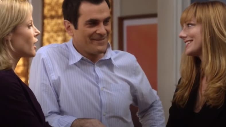 Claire (Julie Bowen), Phil (Ty Burrell), Denise (Judy Greer) at Phil's house in Modern Family, ABC