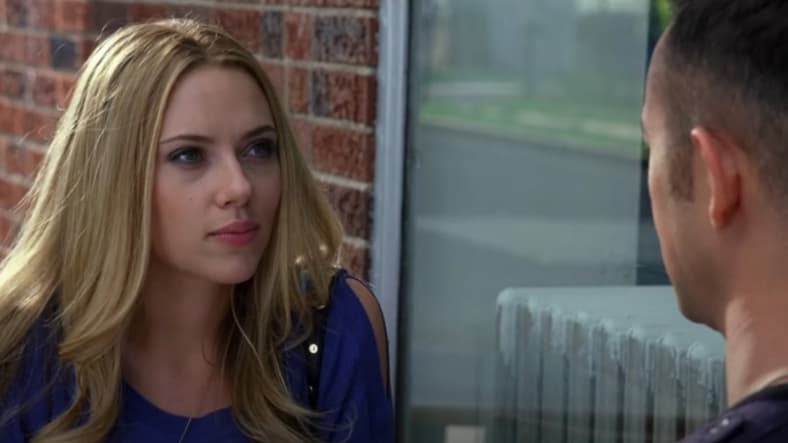 Barbara Sugarman (Scarlett Johansson) meeting with Jon Mortello Jr. (Joseph Gordon-Levitt in Don Jon 2013, Relativity Media