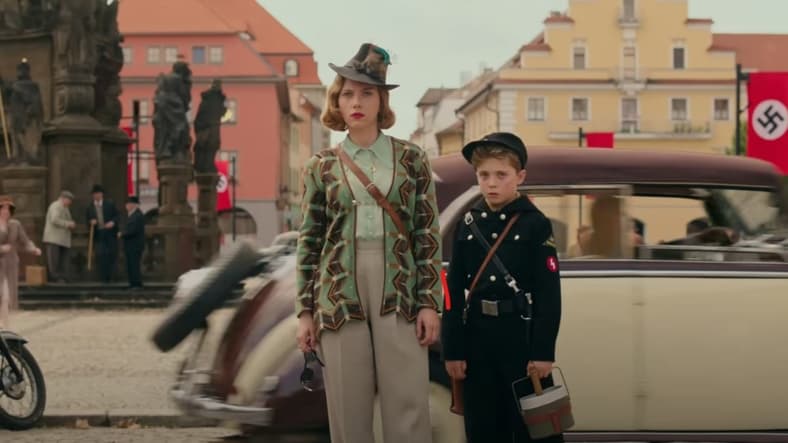 Rosie Betzler (Scarlett Johansson) and her son Johannes Betzler (Roman Griffin Davis) in Jojo Rabbit 2019, Fox Searchlight Pictures