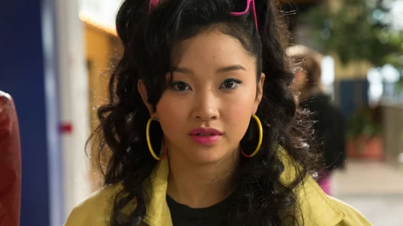 Jubilation Lee/Jubilee (Lana Condor) outside Professor X's class in X-Men Apocalypse, 2017, 20th Century Studios