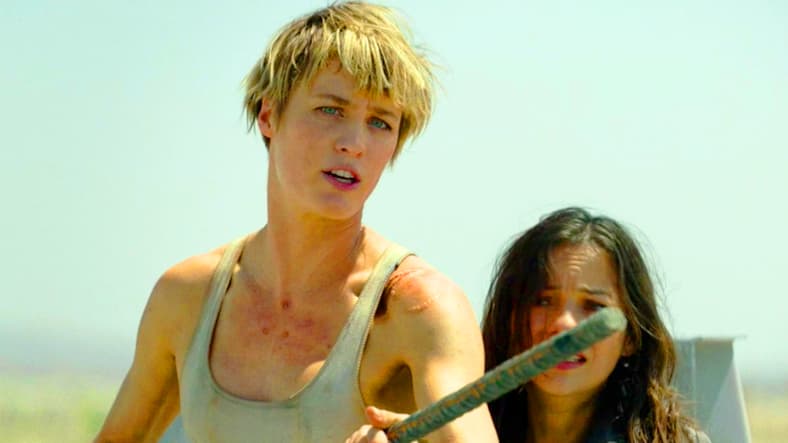 Grace (Mackenzie Davis) stands in defense of Dani (Natalia Reyes) in Terminator: Dark Fate (2019), Paramount Pictures
