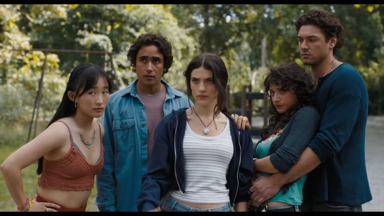 Megan (Ji-young Yoo), Max (Michael Cimino), Clover (Ella Rubin), Nina (Odessa A'zion), and Abel (Belmont Cameli) are in for a bad night in Until Dawn (2025), Sony Pictures