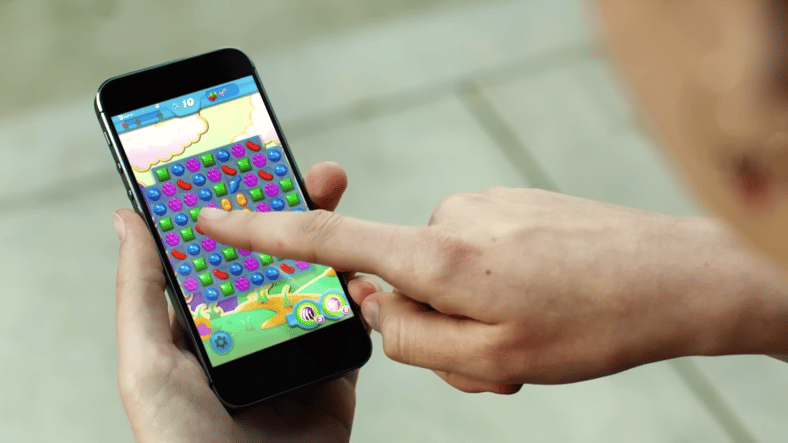 A user plays Candy Crush Soda in Weekend Sale - King Games - Pool Party via King, YouTube