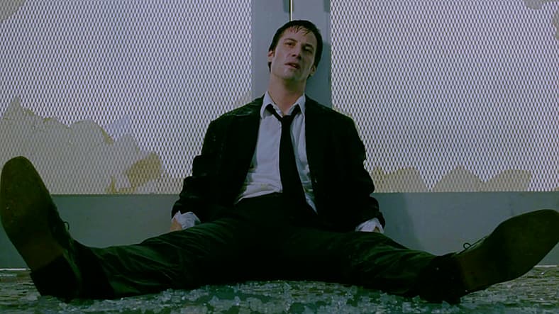 John Constantine (Keanu Reeves) takes his final breath in Constantine (2005), Warner Bros. Pictures