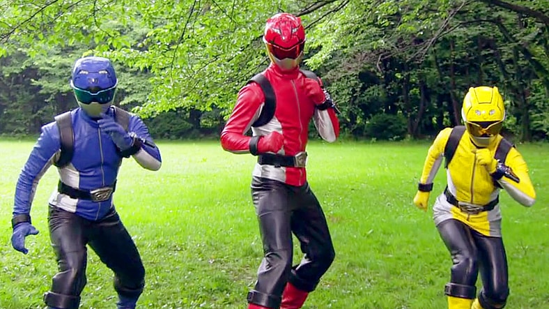 The titular team stands united against Shockatron (Hiroyuki Muraoka/Paul Harrop) in Power Rangers: Beast Morphers Season 1 Episode 17 "Ranger Reveal" (2019), Hasbro