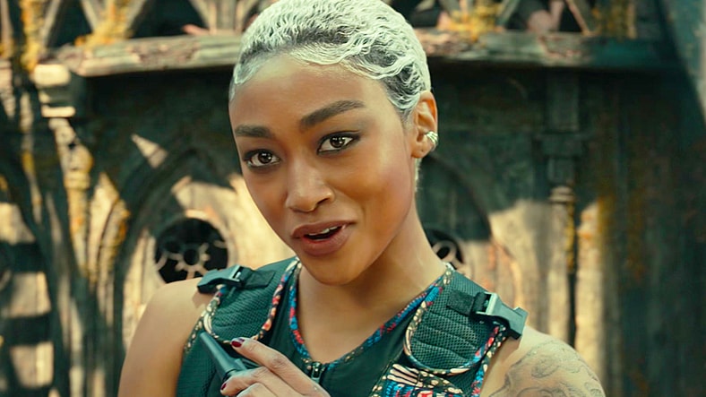 Braddock (Tati Gabrielle) gives the orders to capture Nate (Tom Holland) and Sully (Mark Wahlberg) in Uncharted (2022), Sony Pictures