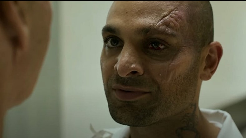 Adrien Toomes/Vulture (Michael Keaton) speaking to Mac Gargan/Scorpion (Michael Mando) in prison in Spider-Man Homecoming (2017), Sony-Marvel Entertainment